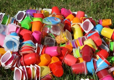 Interdiction des plastiques jetables ; un bras de fer entres états et lobbys européens.