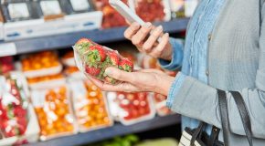 Et si l’on refusait les fruits et légumes sous emballage plastique ?
